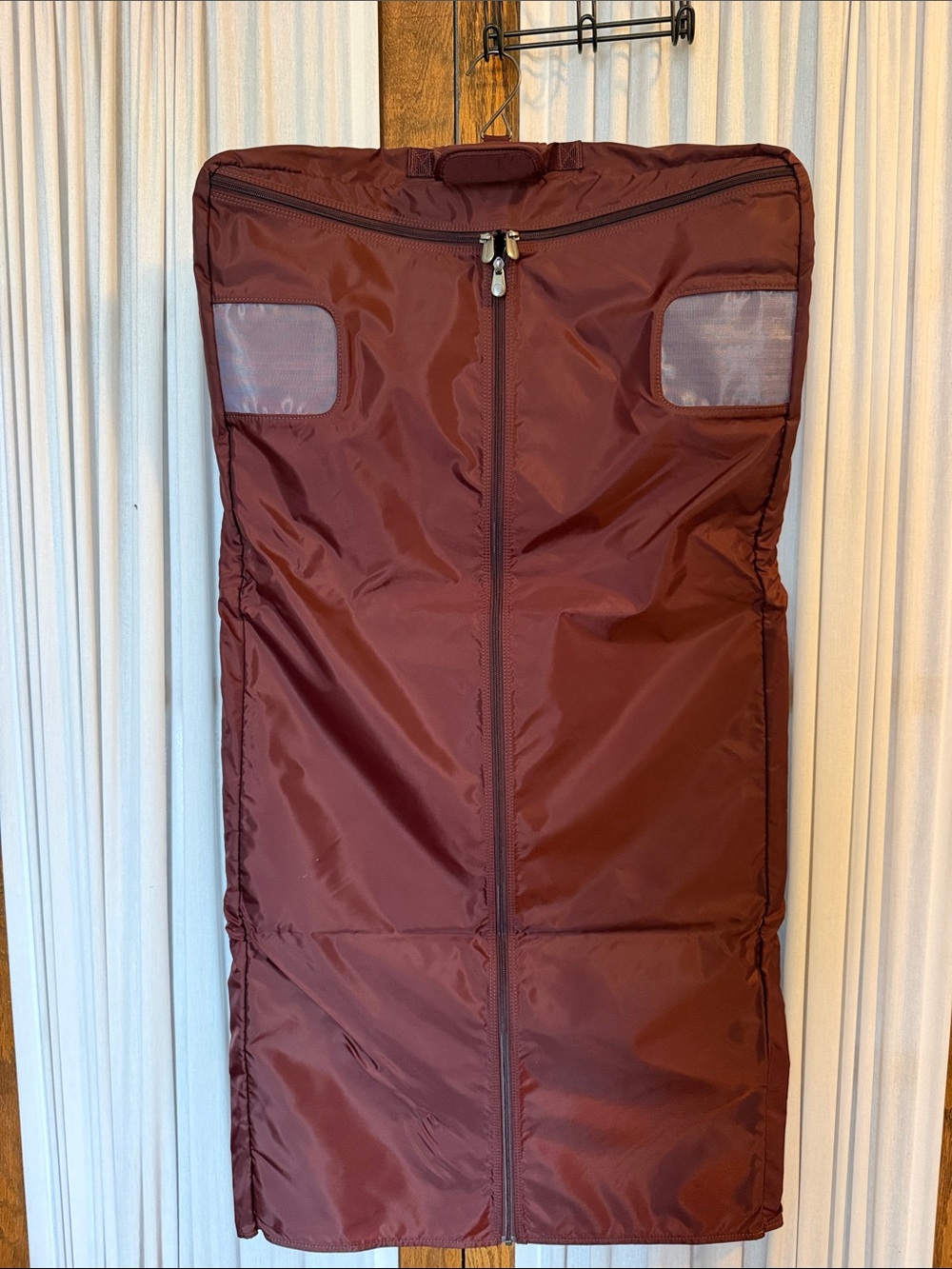 Briggs & Riley Burgundy Full Zip Trifold Travel Garment Bag